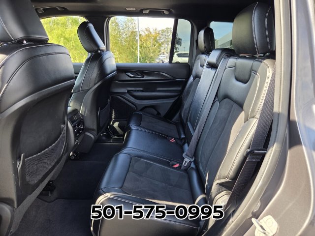 Used 2023 Jeep Grand Cherokee Altitude AWD/4WD image 12