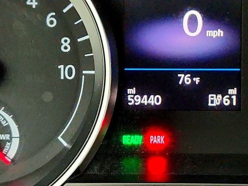 Used 2016 Volkswagen e-Golf SE FWD image 15