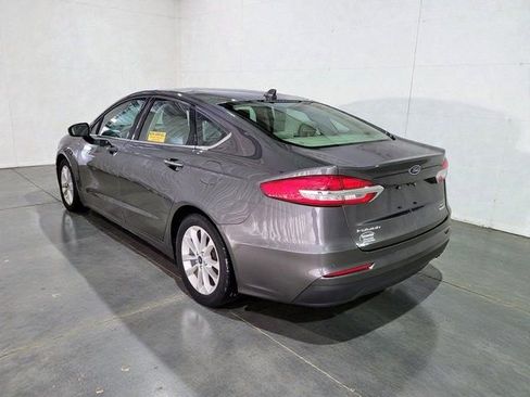 Used 2019 Ford Fusion SE image 18