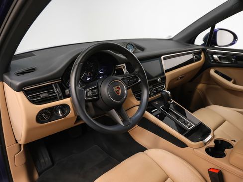 Certified 2024 Porsche Macan AWD/4WD image 38