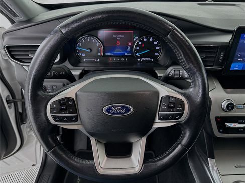 Used 2022 Ford Explorer XLT w/ Equipment Group 202A image 19