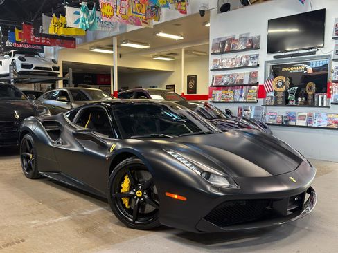 Used 2018 Ferrari 488 GTB image 1