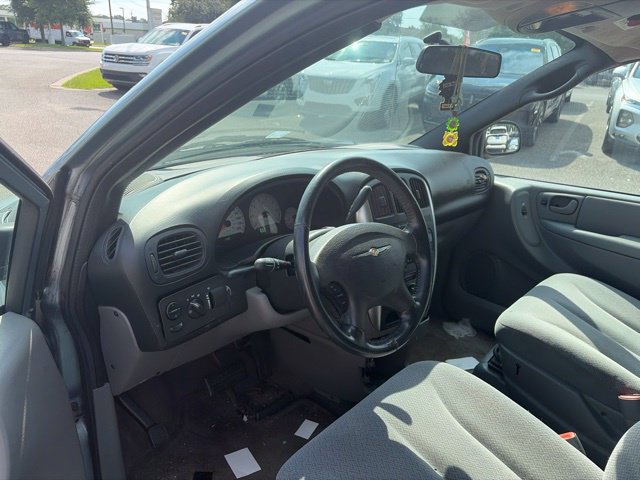 Used 2005 Chrysler Town & Country Touring FWD image 21