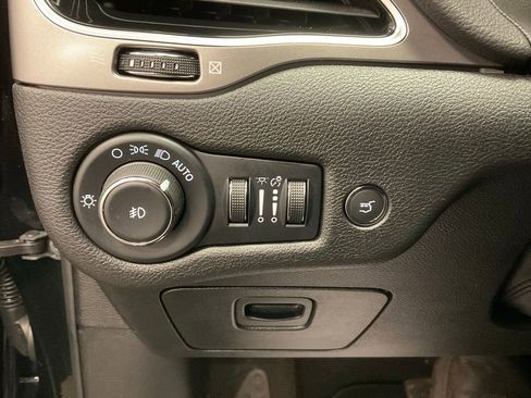 Used 2022 Jeep Cherokee Limited image 15