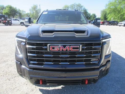 New 2026 GMC Sierra 2500 AT4 w/ AT4 Premium Plus Package AWD/4WD image 11