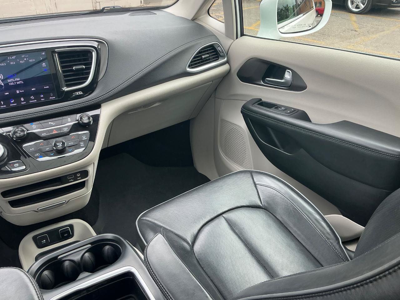 Used 2018 Chrysler Pacifica Limited FWD image 20