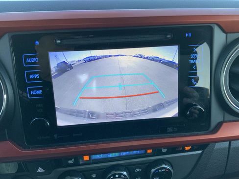 Used 2017 Toyota Tacoma TRD Off-Road image 41