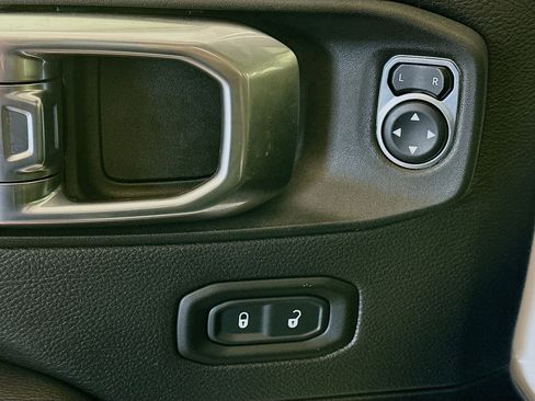 Used 2023 Jeep Wrangler Sahara w/ Cold Weather Group image 15