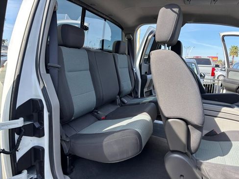 Used 2004 Nissan Titan SE image 10