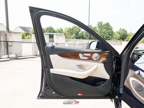 Used 2017 Mercedes-Benz E 300 4MATIC image 42
