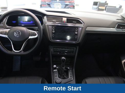 Used 2022 Volkswagen Tiguan SE w/ Panoramic Sunroof Package AWD/4WD image 8