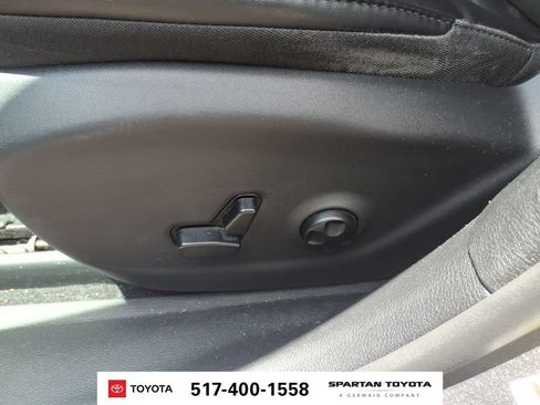 Used 2019 Jeep Cherokee Trailhawk w/ Cold Weather Group AWD/4WD image 17