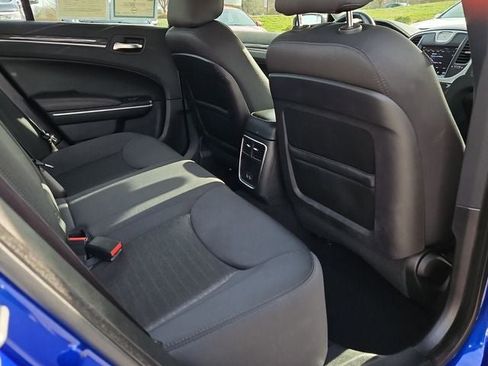 Used 2019 Chrysler 300 Touring w/ Chrome Appearance Package image 13