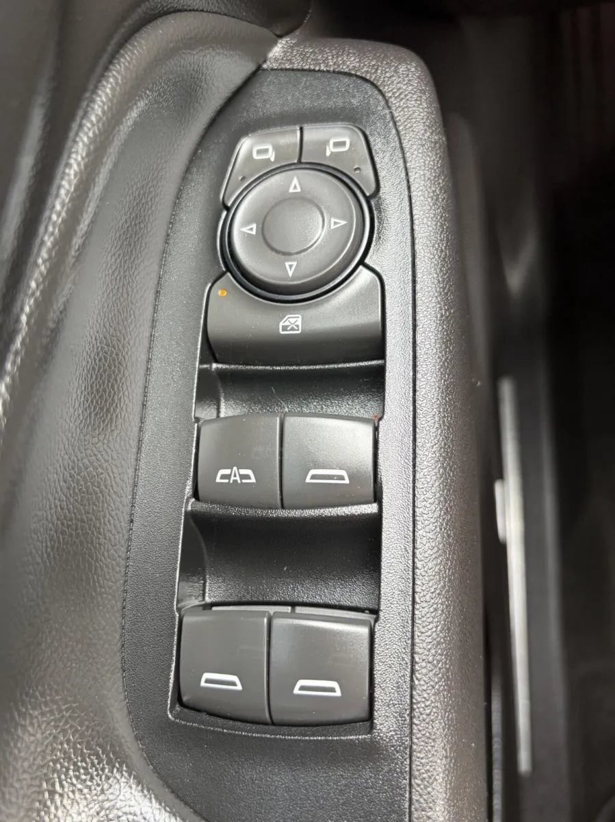 Used 2018 Chevrolet Equinox Premier AWD/4WD image 28