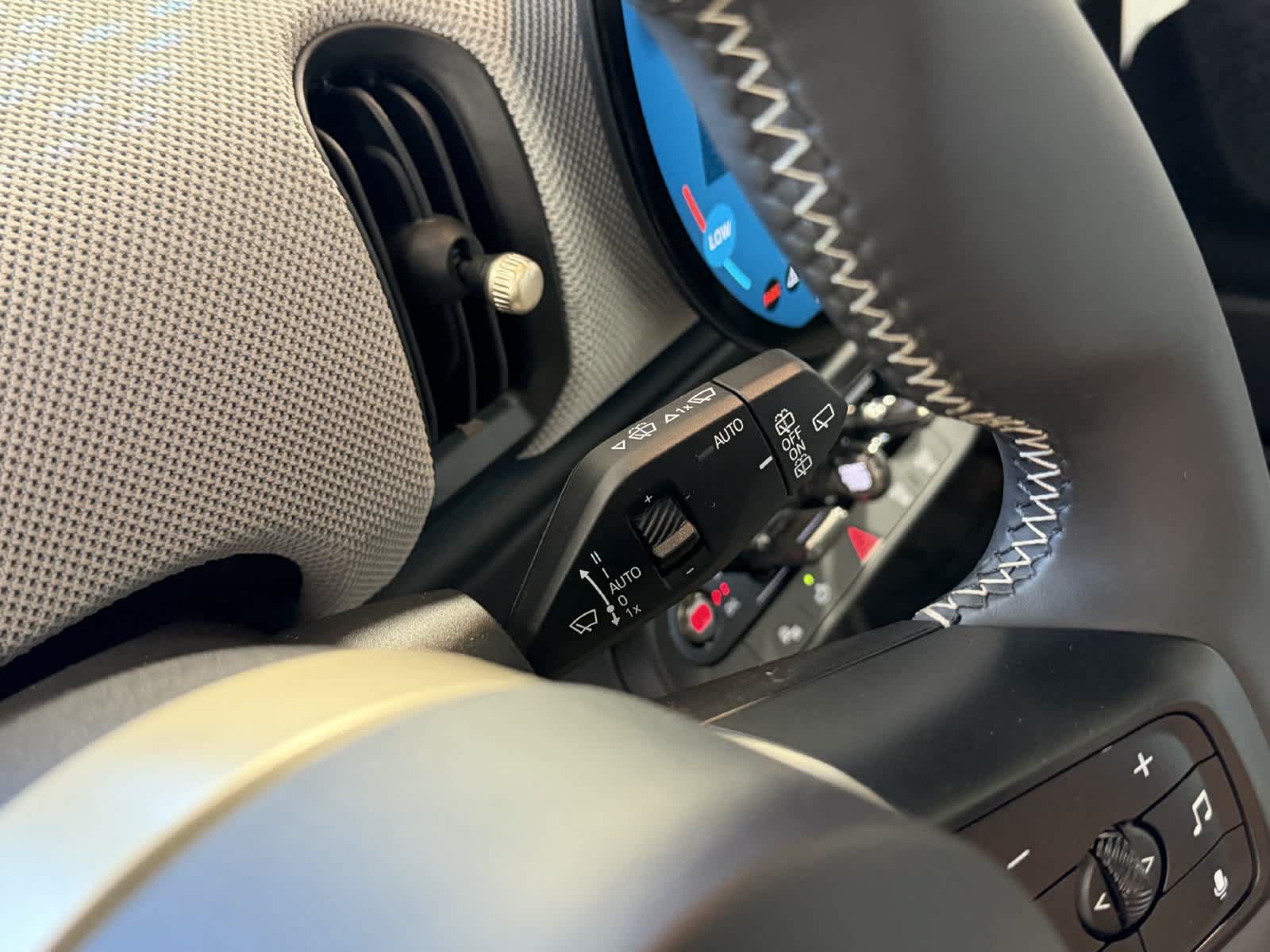 Used 2025 MINI Cooper 2-Door Hardtop FWD image 17