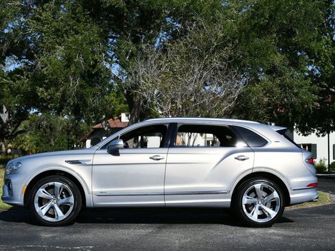 Used 2023 Bentley Bentayga Extended Wheelbase AWD/4WD image 3