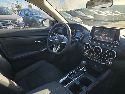 Used 2025 Nissan Sentra SR w/ SR Premium Package image 10