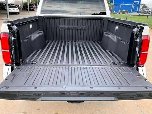Used 2025 Toyota Tacoma SR5 AWD/4WD image 30