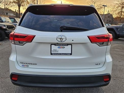 Used 2019 Toyota Highlander XLE image 5