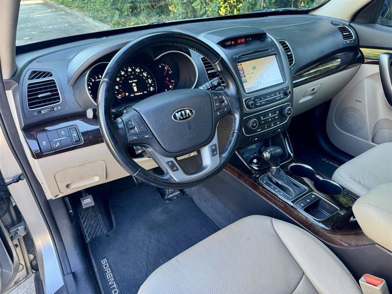 Used 2015 Kia Sorento EX w/ EX V6 Touring Package AWD/4WD image 12