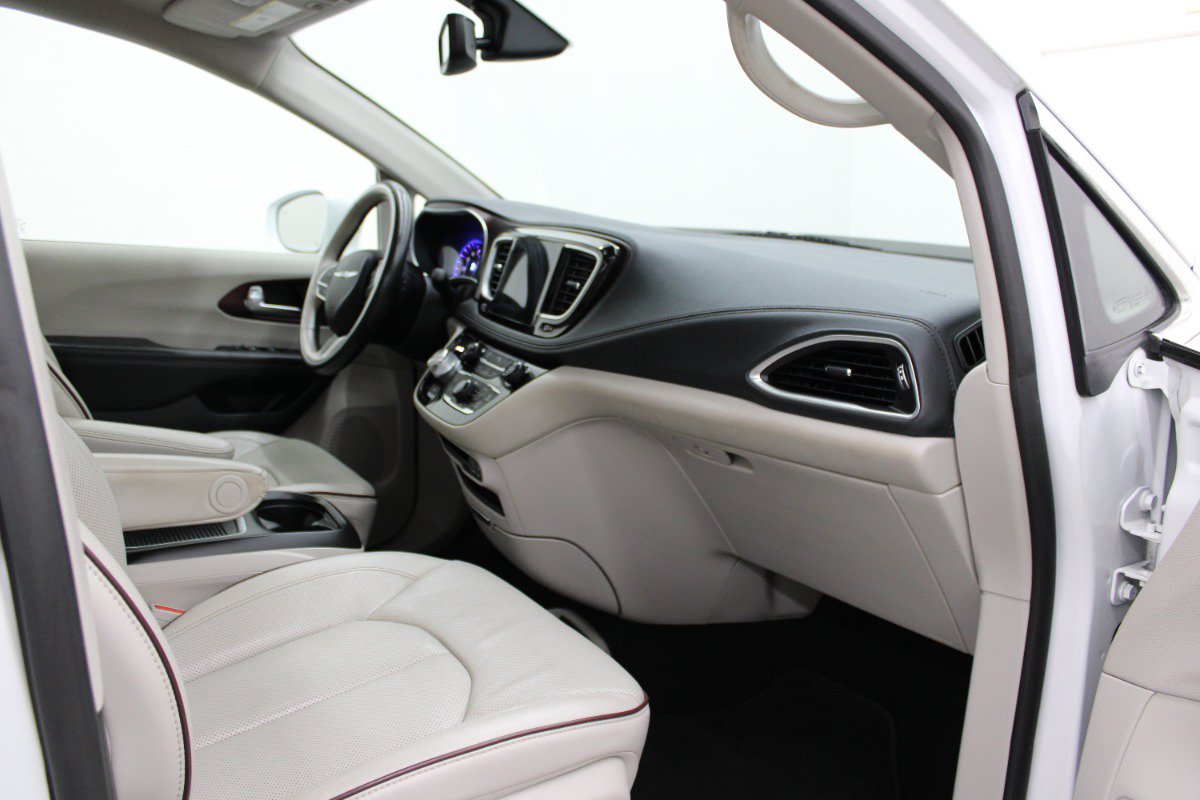 Used 2020 Chrysler Pacifica Limited FWD image 12