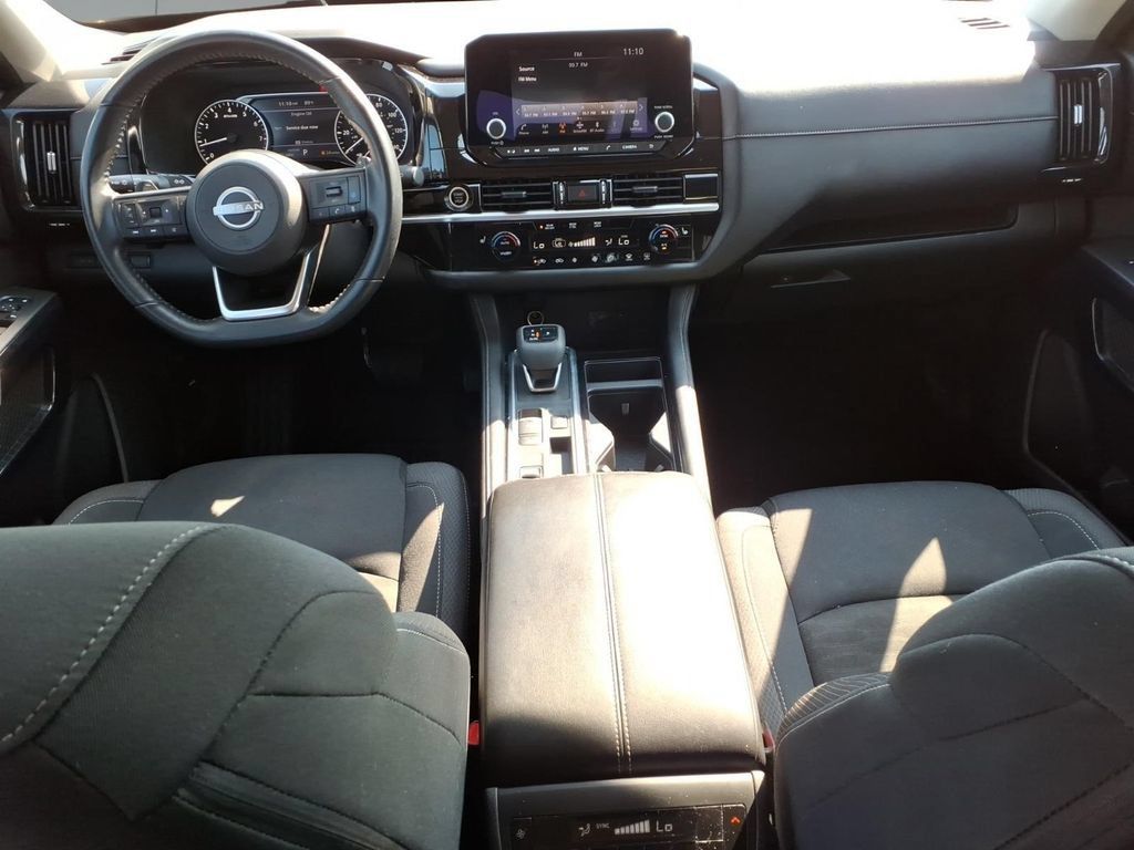 Used 2024 Nissan Pathfinder SV FWD image 14