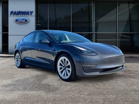Used 2022 Tesla Model 3 image 3