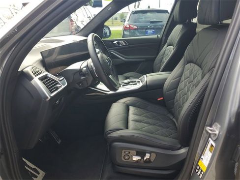 Used 2023 BMW X7 xDrive40i w/ M Sport Package image 18