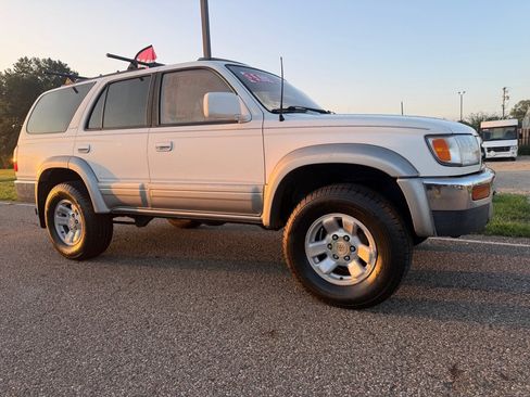 Used 1998 Toyota 4Runner Limited AWD/4WD image 1