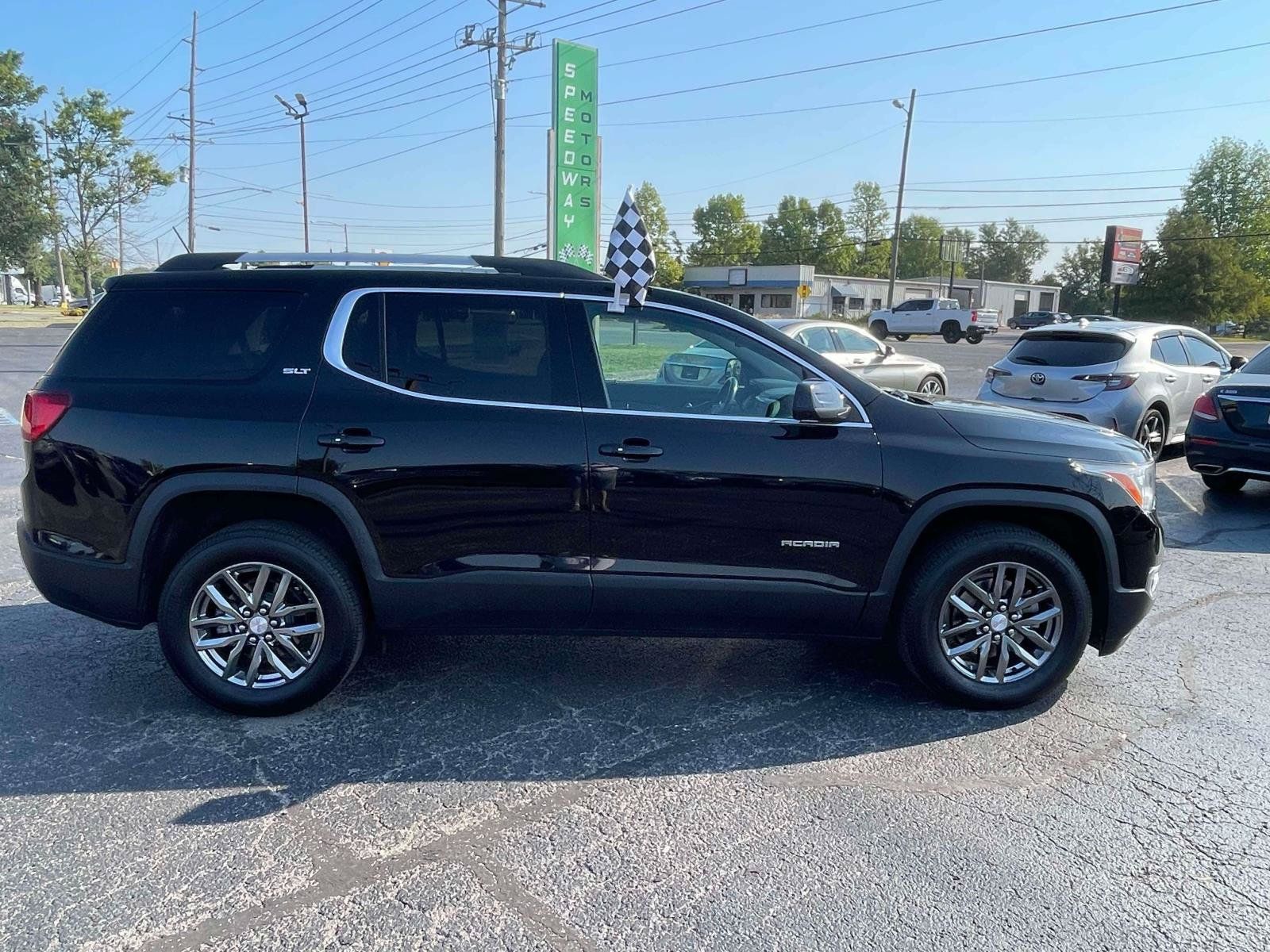 Used 2017 GMC Acadia SLT FWD image 9