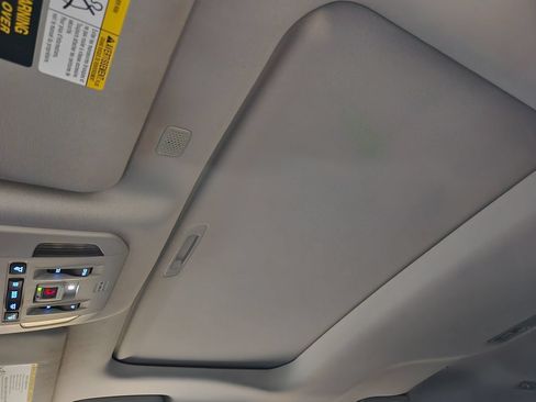 Used 2022 Toyota Highlander XLE FWD image 46