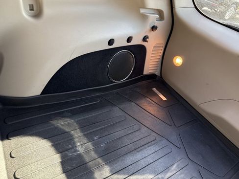 Used 2016 Jeep Grand Cherokee Limited w/ Luxury Group II image 19