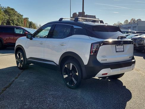 New 2026 Nissan Kicks SR w/ Cold Weather Package image 3