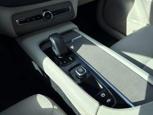 Certified 2023 Volvo XC90 B5 Plus image 28