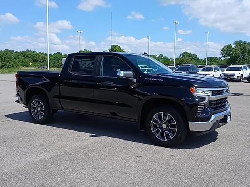 Used 2022 Chevrolet Silverado 1500 LT w/ Protection Package RWD image 2