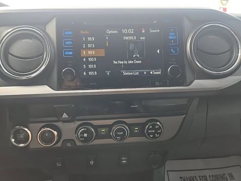 Used 2017 Toyota Tacoma TRD Sport w/ Tow Package (A/T) image 19