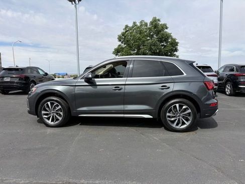 Used 2022 Audi Q5 2.0T Premium w/ Convenience Package AWD/4WD image 4