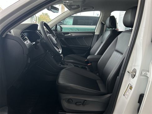 Certified 2022 Volkswagen Tiguan SE image 10