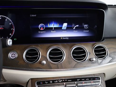 Used 2020 Mercedes-Benz E 350 4MATIC Sedan image 12