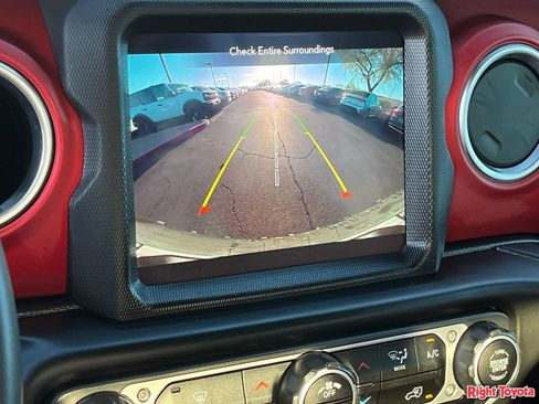 Used 2023 Jeep Wrangler Unlimited Rubicon AWD/4WD image 28