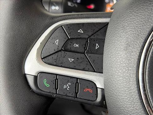 Used 2020 Jeep Renegade Latitude FWD image 24