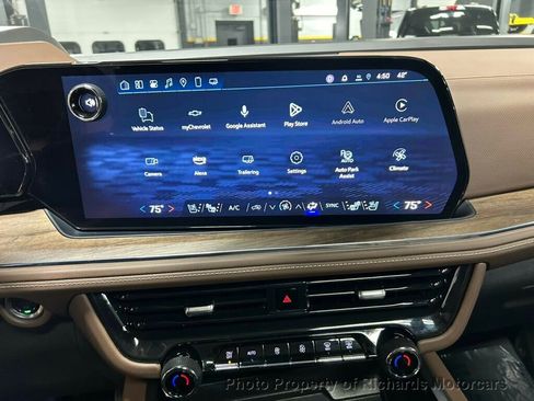 Used 2025 Chevrolet Suburban High Country AWD/4WD image 19