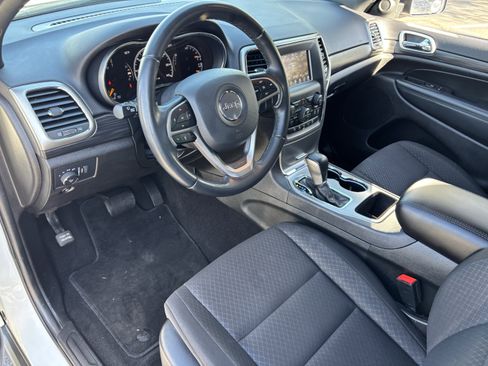 Used 2021 Jeep Grand Cherokee Laredo image 17