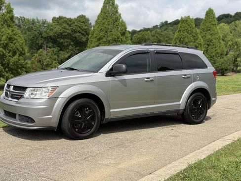 Used 2017 Dodge Journey SE FWD image 4