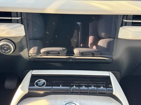 New 2025 Lincoln Navigator L Reserve image 14