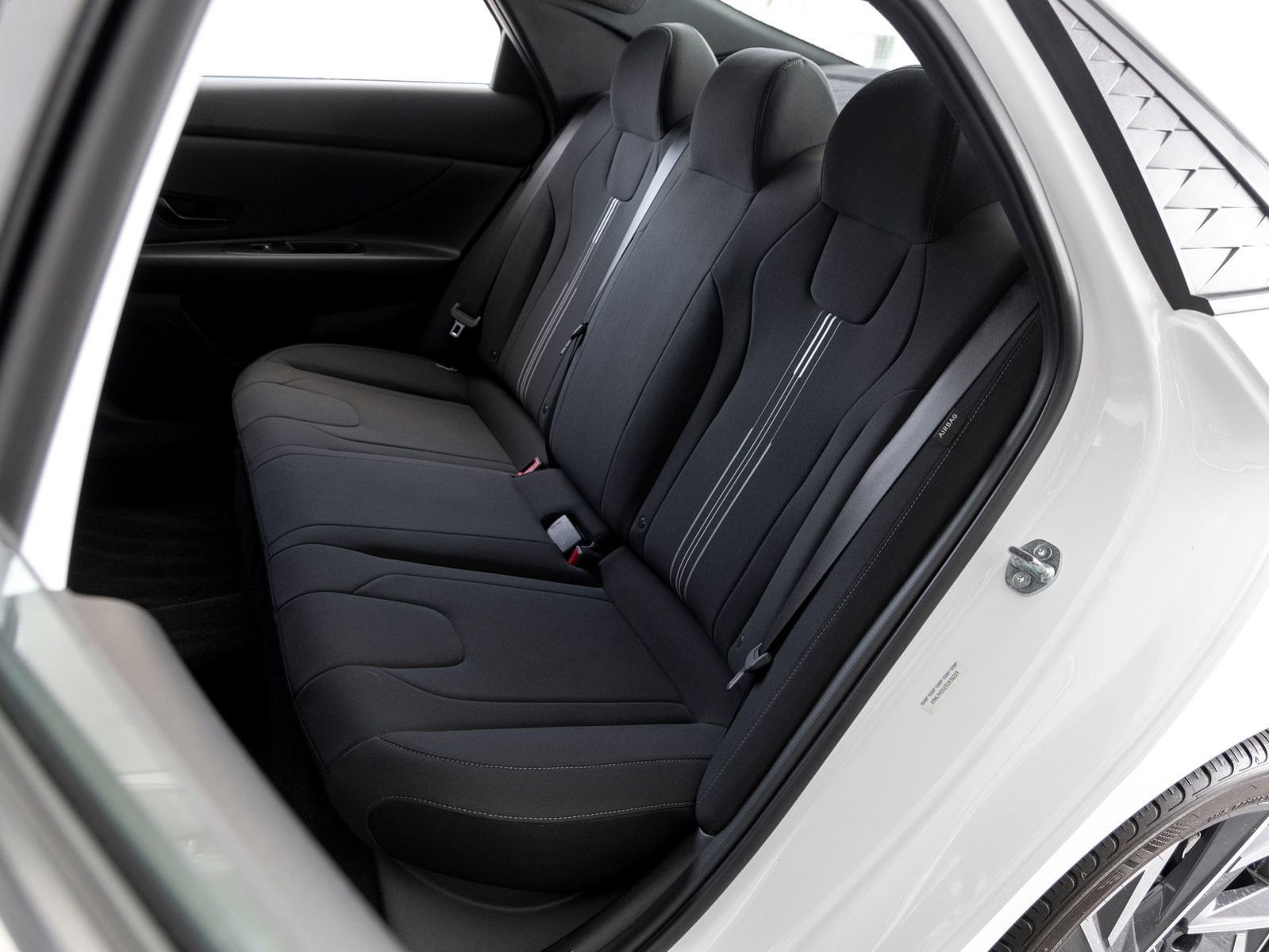 Used 2025 Hyundai Elantra Sport FWD image 19