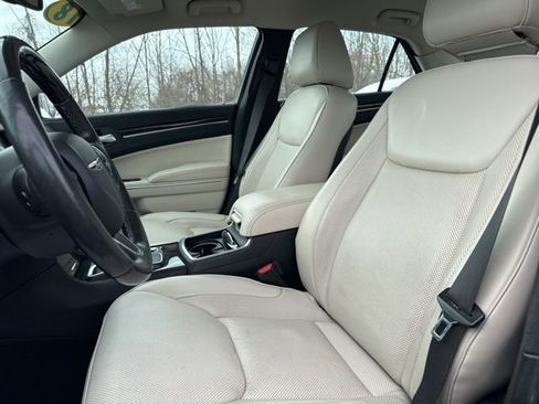 Used 2018 Chrysler 300 Limited image 8