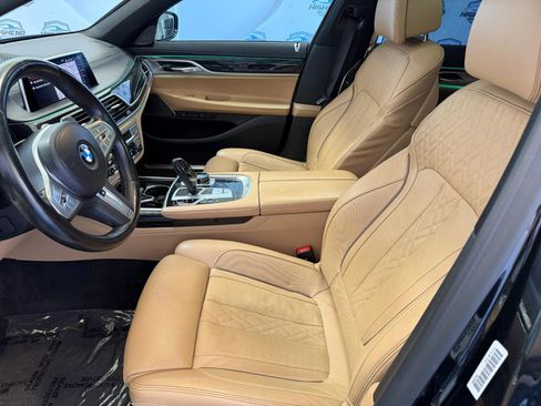 Used 2022 BMW 750i xDrive w/ Luxury Rear Seating Package AWD/4WD image 19
