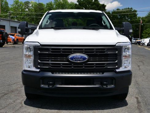 Used 2025 Ford F250 XL RWD image 2