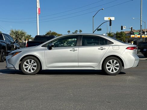 Used 2025 Toyota Corolla LE image 2